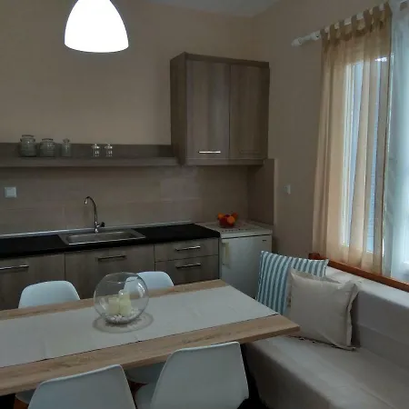 Skiron House Nyaraló *