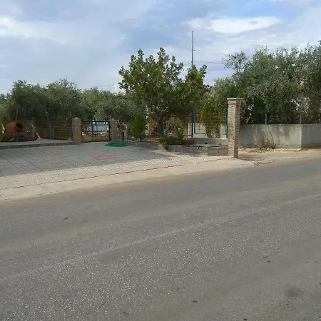 Skiron House Nyaraló *